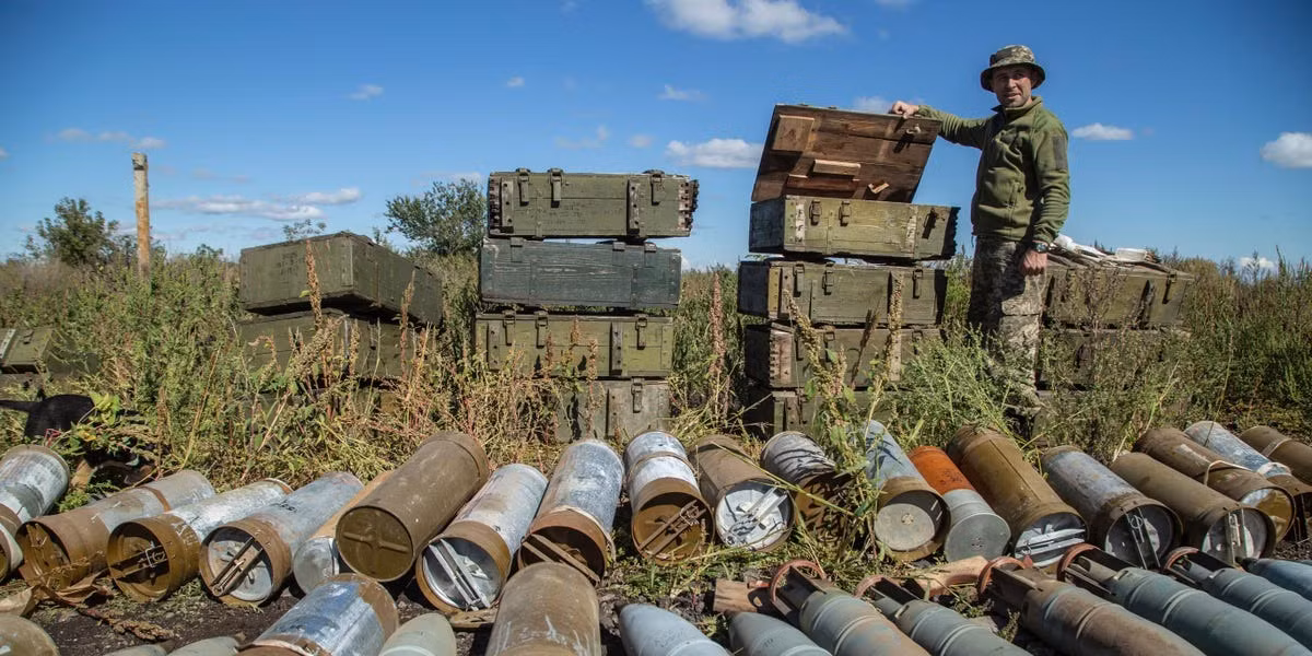 Theo thông tin từ Quân đội Ukraine, khoảng 25.000 quả đạn pháo được cất giữ ở đây và có hàng chục binh sĩ Ukraine chịu trách nhiệm canh gác kho vũ khí. Sau khi kho đạn bị tấn công, một lượng lớn đạn pháo trong kho đã phát nổ và không một người lính nào ở đây sống sót.