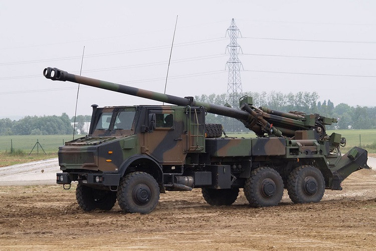 CAESAR (Camion Equipe d'un Systeme d'Artillerie) là hệ thống pháo tự hành có cỡ nòng 155 mm, do Công ty Nexter của Pháp chế tạo và được đưa vào biên chế trong Quân đội Pháp từ năm 2008.