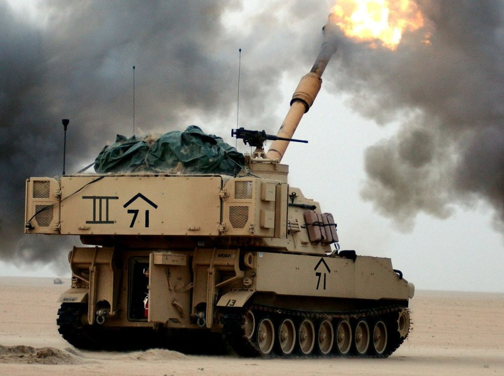 Trong tháng 6/2013, Tập đoàn Raytheon đã công bố phiên bản Excalibur-S dẫn hướng bằng laser bán chủ động cho phép tấn công các mục tiêu di chuyển với tốc độ cao.