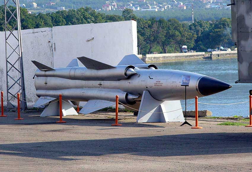 Tên lửa Kh-22 được phát triển từ đầu những năm 1960 với mục đích nhằm xuyên thủng hệ thống phòng không của đối phương và tiêu diệt các tàu lớn (tàu sân bay), căn cứ quân sự, nhà máy điện và các công trình quan trọng.