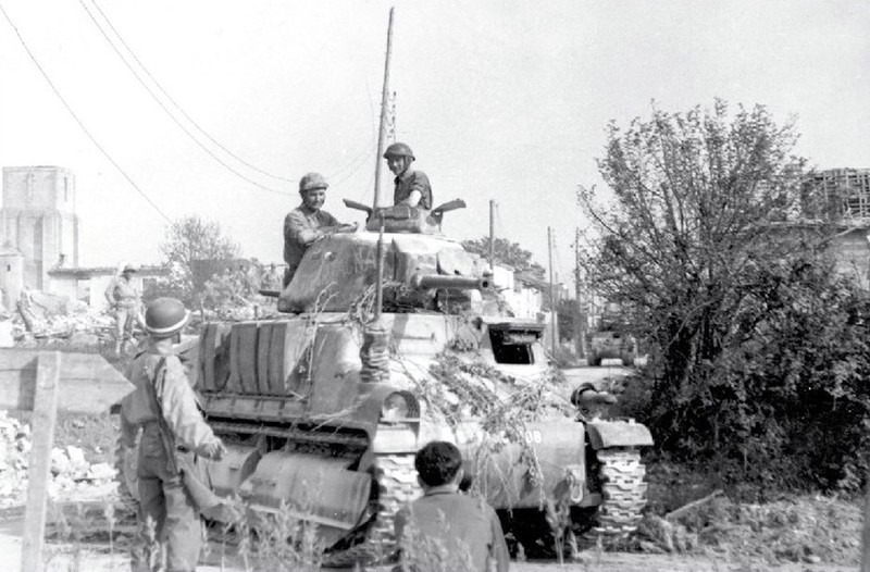 Tuy nhiên, do tình thế chiến tranh đã cận kề nên vào năm 1939, người Pháp đã không thể kiên nhẫn mà quyết định sử dụng luôn bản thiết kế đầu mà không chờ bản hoàn thiện cuối cùng. Khi đó tên chính thức của nó là Char 1935 S, nhưng người ta thường biết đến nó với cái tên Somua S-35.