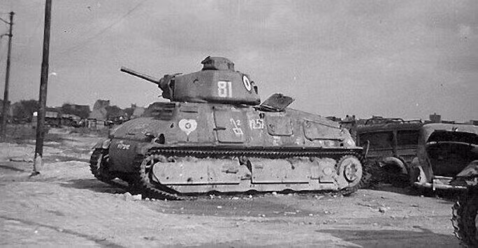 Với lực lượng thiết giáp hùng mạnh, chẳng bao lâu sau, gần một nửa châu Âu đã phải quy phục trước sức mạnh của Đức Quốc xã. Và để đối chọi lại đội quân thép ấy, nước Pháp đã cho ra đời một chiếc xe tăng có tên là Somua S-35.