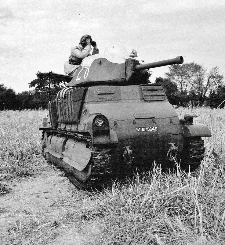 Ngay từ những ngày đầu tiên của cuộc xâm lược từ Đức Quốc xã, những chiếc S-35 đã tỏ ra không hề thua kém những chiếc Panzer của Đức với lớp giáp dày cộng thêm hỏa lực được cho là rất mạnh ở thời điểm đó.