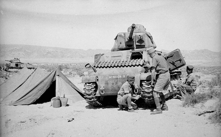 Ngoài ra, xe tăng Đức được lắp radio để liên lạc, trong khi S-35 phải dùng cờ hiệu, điều này đã làm giảm khả năng phối hợp chiến đấu của thiết giáp Pháp. Cùng với việc chi phí sản xuất đắt đỏ và sự sụp đổ nhanh chóng của nước Pháp trước đòn đánh Blitzkrieg của quân Đức, đã khiến Somua S-35 không thể hiện được hết tiềm năng của nó.