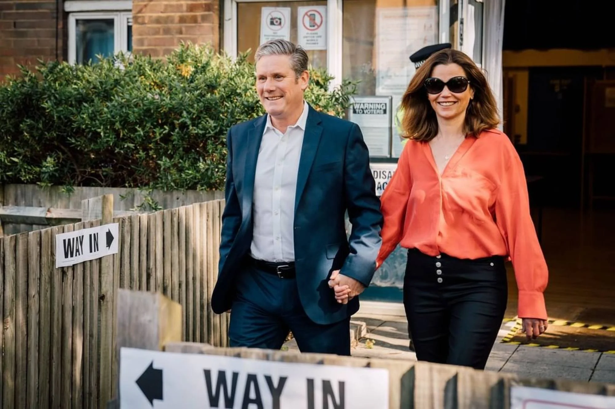 Sau khi tốt nghiệp, bà tình nguyện làm việc tại trụ sở chiến dịch của Tony Blair, rồi sau đó làm luật sư tại một công ty luật ở Soho, chuyên về tội phạm đường phố và sau này là gian lận.