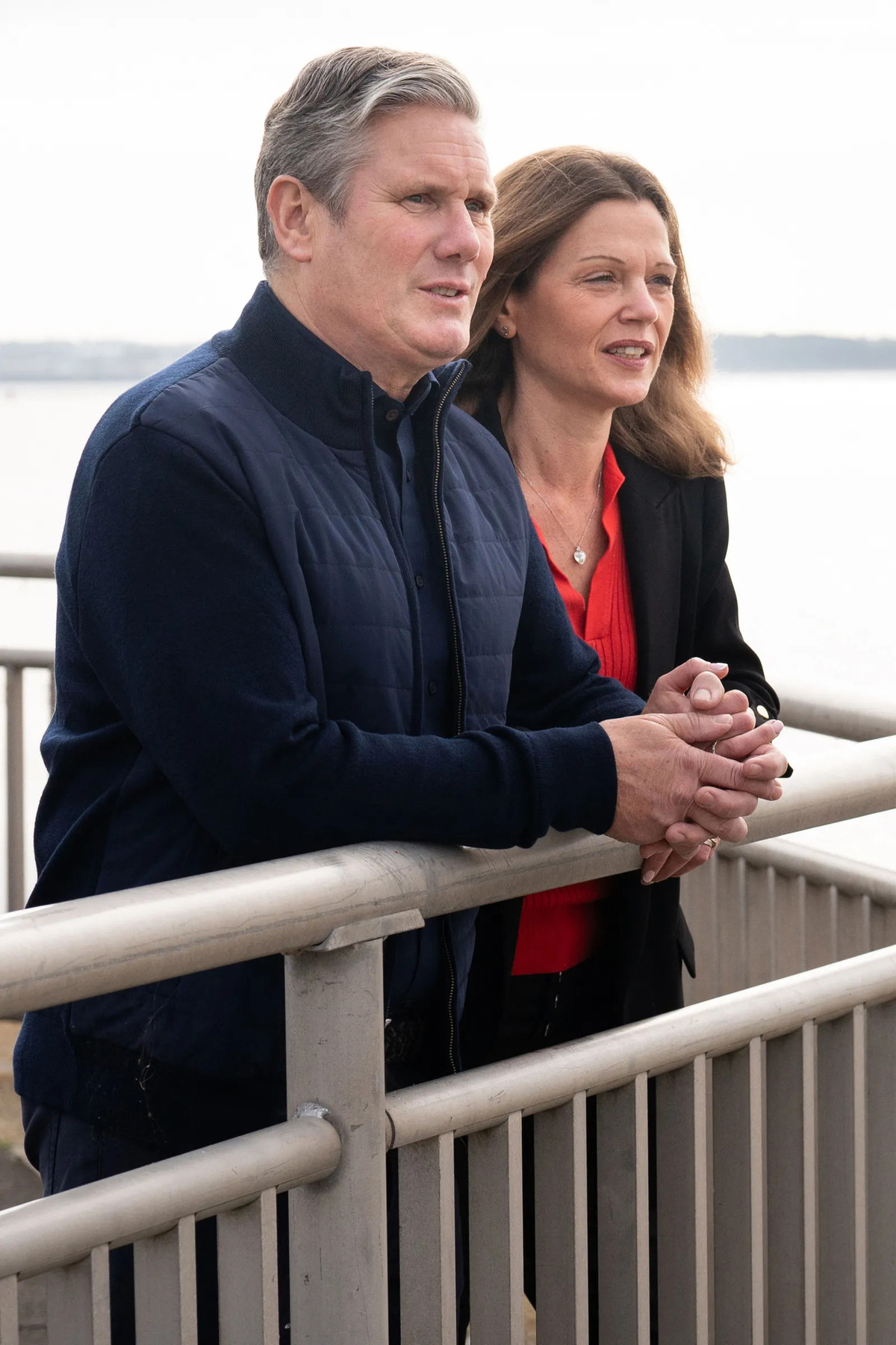 Bà Victoria Starmer sinh ra tại khu vực giàu có Gospel Oak ở phía bắc London, và đã sống phần lớn cuộc đời mình tại đây. Bà lớn lên trong một gia đình có nền tảng học thuật, với cha là giảng viên kinh tế và sau này là kế toán, còn mẹ là bác sĩ cộng đồng và sau này trở thành bác sĩ đa khoa nổi tiếng ở London. Cha của bà đến từ một gia đình người Do Thái di cư đến Anh từ Ba Lan trước Thế chiến II, còn mẹ bà là người Yorkshire, đã cải đạo Do Thái sau khi kết hôn.