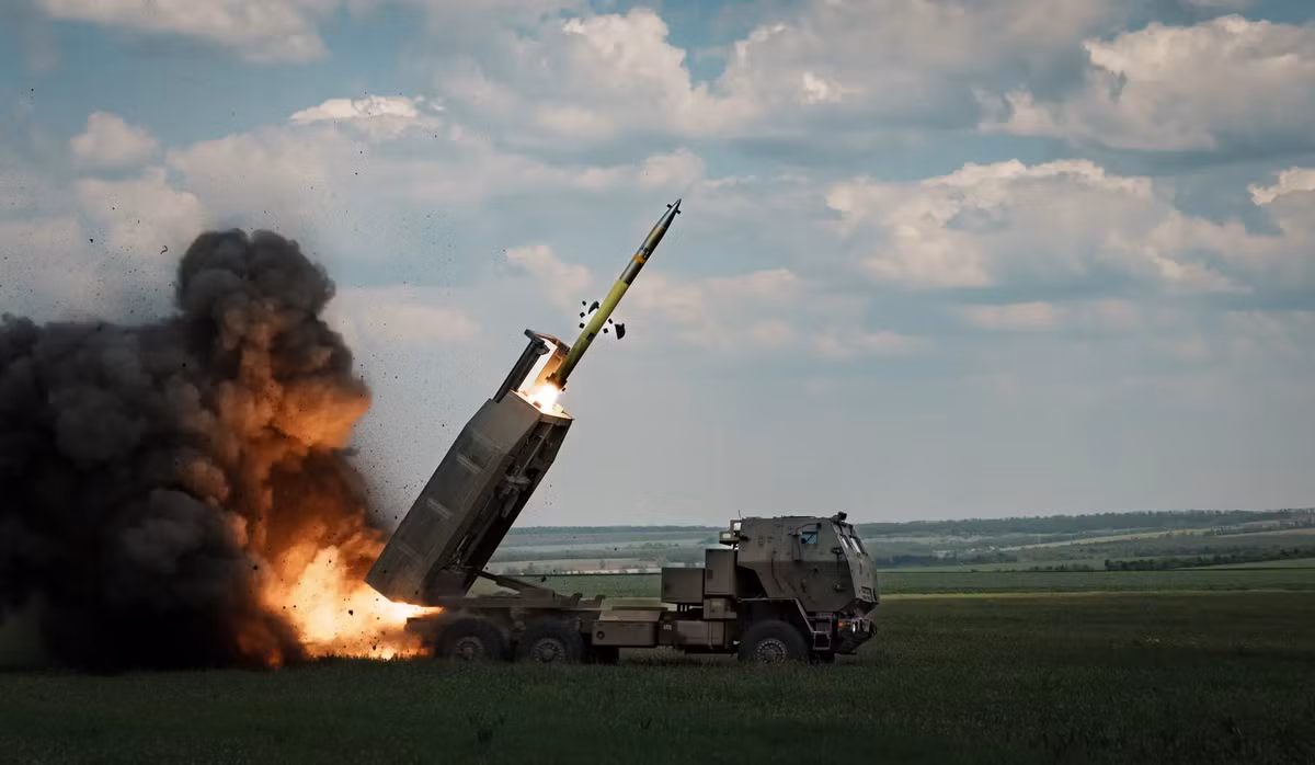 Việc đưa HIMARS vào kho vũ khí của Croatia sẽ tăng cường đáng kể khả năng tấn công tầm xa của nước này, đây là một diễn biến có thể thay đổi cán cân quyền lực trong khu vực. Điều này có thể thúc đẩy Serbia tìm kiếm thêm sự hỗ trợ quân sự từ các đồng minh, làm tăng nguy cơ tích trữ vũ khí trong khu vực vốn đã bất ổn này.