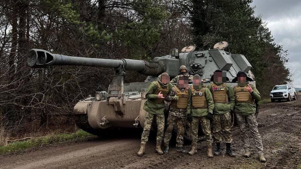 Đáng chú ý, một số đơn vị của Ukraine đã sử dụng hiệu quả những khẩu pháo này trên chiến trường như Lữ đoàn xung kích số 3, họ đã được triển khai ngay sau khi kết thúc quá trình huấn luyện ở Anh.