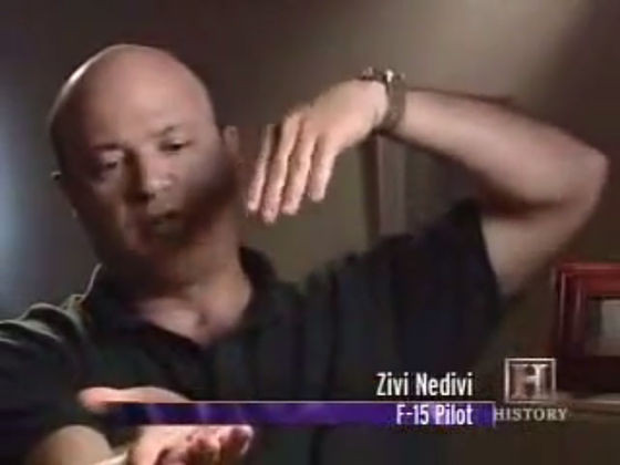 Chỉ sau khi hạ cánh an toàn, Nedivi mới nhận ra rằng máy bay của mình đã mất toàn bộ cánh phải. Ông chia sẻ rằng, nếu biết trước mức độ thiệt hại, ông đã phóng ghế ngay từ trên không.