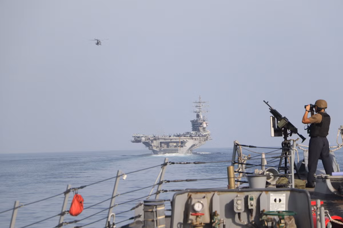 Vào ngày 30/12/2023, tàu container của Đan Mạch đã bị bốn tàu nhỏ của lực lượng Houthi tấn công tại Biển Đỏ. Tàu USS Dwight D. Eisenhower và tàu khu trục tên lửa dẫn đường USS Gravely đã nhận được tín hiệu cầu cứu từ tàu container.