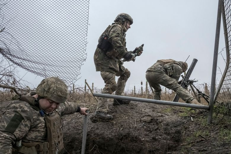 Không kịp phản ứng, đứng trước nguy cơ bị bao vây, các đơn vị thuộc Lữ đoàn bộ binh số 115 của Ukraine chỉ biết bỏ vị trí, quay đầu về phía tây thị trấn. Kết quả là Lữ đoàn cơ giới số 47 của Quân đội Ukraine vừa rút lui về tuyến sau đã phải dừng lại tại thành phố Ocheretny để củng cố vị trí, ngăn chặn đà tiến quân của Lữ đoàn bộ binh cơ giới số 30 Quân đội Nga.