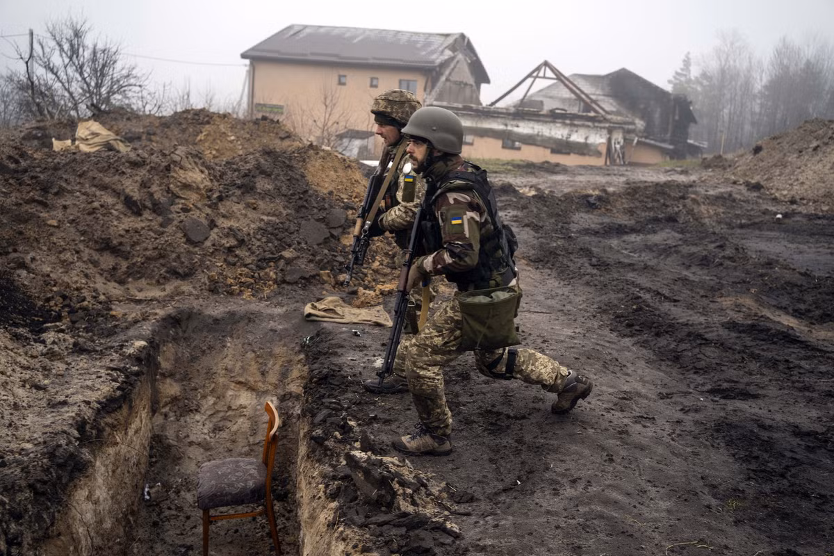 Một khi Quân đội Nga chiếm được thành phố, lực lượng chủ lực của quân Nga sẽ lợi dụng địa hình và xông thẳng vào các vị trí của Ukraine trên hướng sông Wovca và hồ chứa Kalivka.