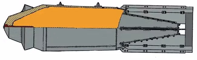 FAB-9000 mẫu 1954 là loại bom hủy diệt mạnh mẽ, được thiết kế để xóa sổ các mục tiêu cả trên đất liền và trên biển. Với sức công phá khổng lồ, nó được sử dụng để tấn công các khu vực tập trung đông đảo nhân lực và trang thiết bị của đối phương, phá hủy công sự dã chiến, cơ sở công nghiệp và nhiều mục tiêu quan trọng khác. FAB-9000 có vỏ thép với phần đầu được gia cố và thành mỏng. Ảnh: Cấu tạo siêu bom hạng nặng FAB-9000.