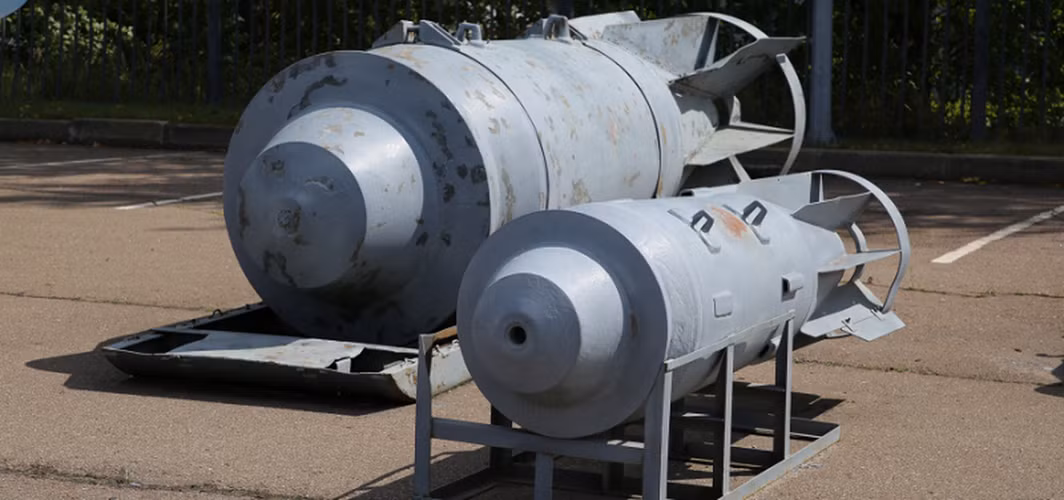 Từ sau năm 1988, bom FAB-9000 không được sử dụng trong các trận thực chiến. Mặc dù có nhiều tin đồn về sự xuất hiện của nó trong cuộc chiến Chechnya lần thứ nhất, nhưng không có bằng chứng xác thực. Ảnh: Siêu bom hạng nặng FAB-9000 (trái) cạnh bom FAB-1000 (phải).