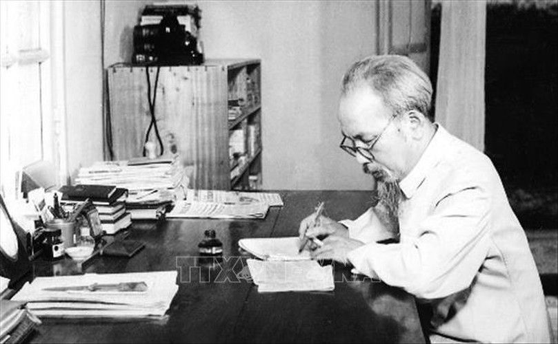 Khi biết câu chuyện về người lính Hồng quân Platon Skrinski, Chủ tịch Hồ Chí Minh đã đích thân viết thư gửi Chính phủ Liên Xô đề nghị tạo điều kiện cho Platon và con gái hồi hương.