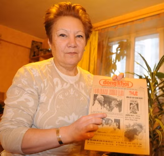 Dịp Tết Quý Mão (1988), Janine (lúc này 39 tuổi) trong chuyến về thăm lại quê ngoại Bến Tre, viếng mộ mẹ và bà ngoại đã gặp lại những người thân đã từng chăm sóc, nuôi nấng mình từ những năm tháng chiến tranh gian khổ.