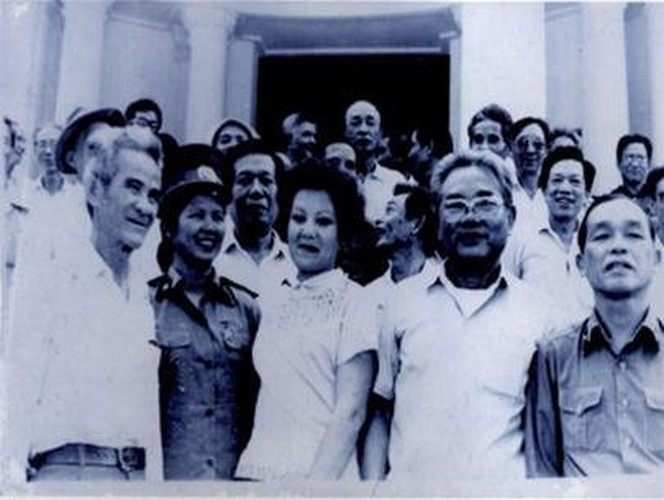 Ông cũng là người dịch và giới thiệu quyển Vượt Côn Đảo của Phùng Quán với độc giả Liên Xô thời bấy giờ. Ông về hưu năm 1982 và mất năm 2003, tại Moscow. Cô con gái Janine của ông, sau khi tốt nghiệp ở Trường Đại học Tổng hợp Moscow cũng đã nối tiếp theo con đường của bố, xin về làm ở Ban Tiếng Việt, Đài Phát thanh Moscow.