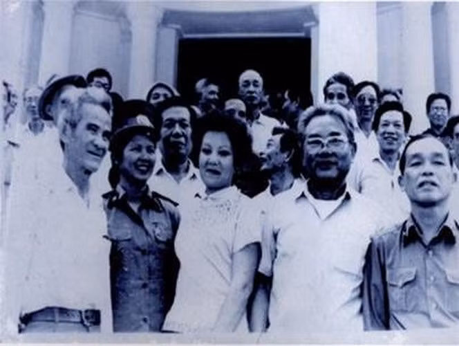 Ông cũng là người dịch và giới thiệu quyển Vượt Côn Đảo của Phùng Quán với độc giả Liên Xô thời bấy giờ. Ông về hưu năm 1982 và mất năm 2003, tại Moscow. Cô con gái Janine của ông, sau khi tốt nghiệp ở Trường Đại học Tổng hợp Moscow cũng đã nối tiếp theo con đường của bố, xin về làm ở Ban Tiếng Việt, Đài Phát thanh Moscow.