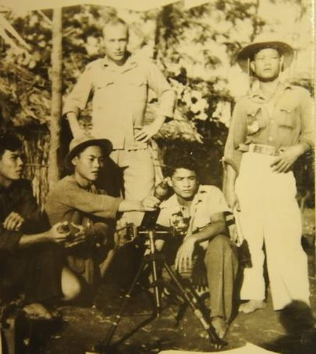 Bến Tre lúc này bị địch tăng cường càn quét, ruồng bố liên miên, đồn bót mọc lên chi chít khắp nơi, hoạt động và đi lại của bộ đội, cán bộ ta ngày một khó khăn. Để an toàn cho hai mẹ con, buộc lòng tổ chức phải tìm cách đưa vợ con ông về sống hợp pháp ở nội ô thị xã, còn Hai Thành cũng chuyển công tác về một đơn vị trợ chiến thuộc Trung đoàn Cửu Long, hoạt động ở vùng Trà Vinh.