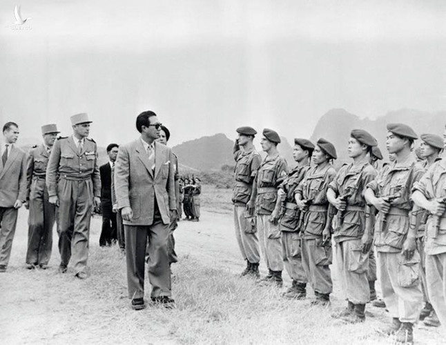 Platon biết rất rõ trong đội quân lê dương này có cả những tên lính SS Đức đánh thuê cực kỳ khát máu…Từ tháng 4/1946, ông bị đưa sang chiến trường Đông Dương và đã từng đóng quân ở nhiều nơi: Sài Gòn, Thủ Đức, Sa Đéc, Vĩnh Long, Bến Tre.