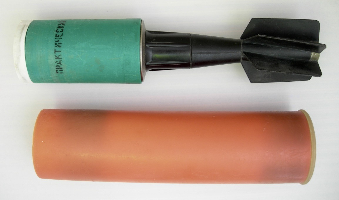 Lựu đạn hơi cay GS-50M nặng khoảng 400g, được thiết kế để có thể vô hiệu hóa tạm thời một nhóm khủng bố. Đối tượng mất khả năng hoạt động do loại hơi cay (chloroacetophenone), được phân tán sau vụ nổ. Khi viên đạn kích nổ, ngay lập tức tạo ra nồng độ hơi cay không thể chịu nổi. Lựu đạn này cũng không có bất kỳ yếu tố sát thương cơ học nào.