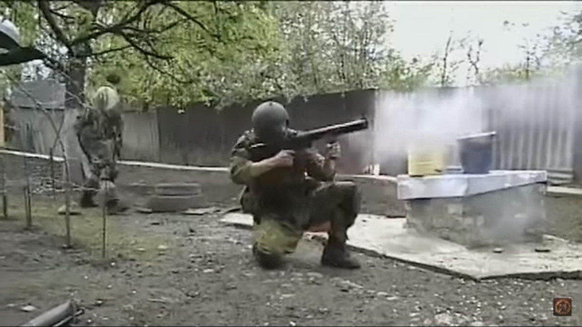 Đạn cao su EG-50 có hiệu quả nhất đối với các mục tiêu là con người. Viên đạn nặng khoảng 85g, có thể vô hiệu hóa hoàn toàn một người không được bảo vệ ở phạm vi lên tới 40m. Tuy nhiên loại đạn này cũng rất an toàn, ngay cả khi vô tình đánh vào đầu người đó cũng không gây nguy hiểm đến tính mạng.