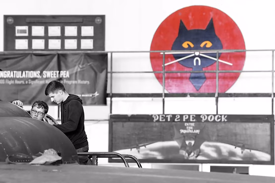 Thời điểm đó, Đài Loan có một hiệp ước phòng thủ chung với Washington. Sau đó, Mỹ gửi những chiếc U-2 sản xuất tại Mỹ đến đây. Quân đội Đài Loan thành lập một phi đội có tên là "Phòng Trinh sát và nghiên cứu thời tiết". Các phi công Đài Loan được huấn luyện tại Mỹ để lái U-2 và đặt tên cho chiếc máy bay này là “Mèo Đen” (Black Cat).