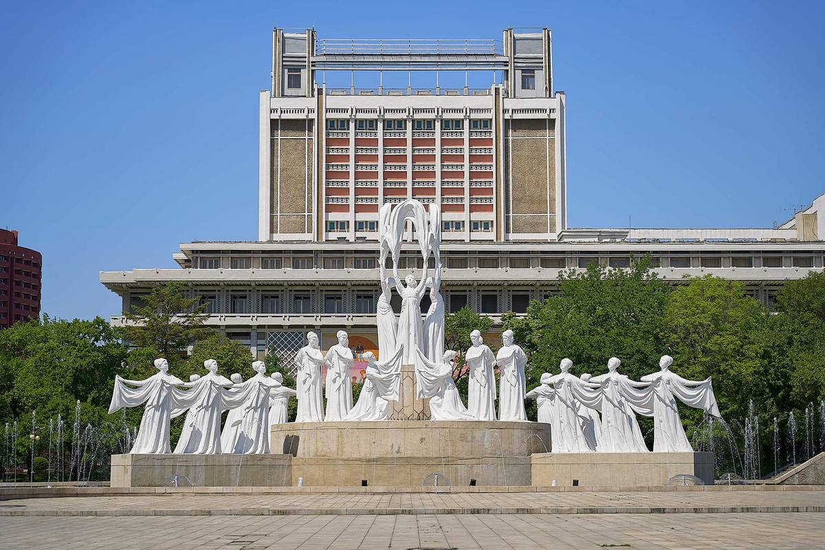 Một biểu tượng quan trọng của Bình Nhưỡng, Công viên Đài phun nước Mansudae là hệ thống phun nước nghệ thuật của thủ đô. Nó tượng trưng cho sự bảo tồn lịch sử và tinh thần đoàn kết vững mạnh của người dân.