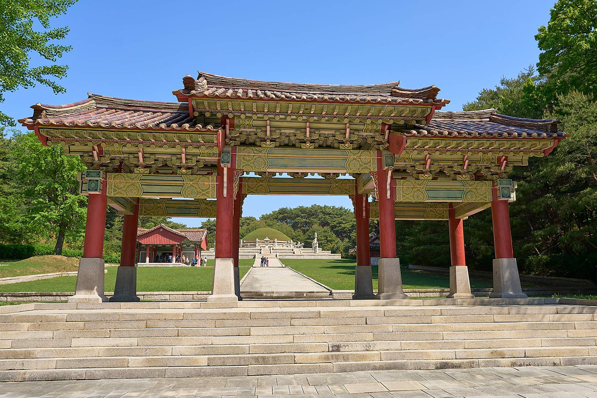 Lăng mộ của vua Vương Kiến được UNESCO công nhận là Di sản văn hóa thế giới từ năm 2013. Di tích nằm tại khu Haesong-ri, thành phố Kaesong - cố đô của Triều Tiên.