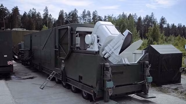 Laser Peresvet là vũ khí laser của Nga dùng để phòng không và tác chiến chống vệ tinh. Peresvet cũng là một trong sáu loại vũ khí chiến lược mới Tổng thống Putin công bố vào ngày 1/3/2018. Tính đến tháng 5/2022, 5 đơn vị của hệ thống này được tuyên bố là đang hoạt động.