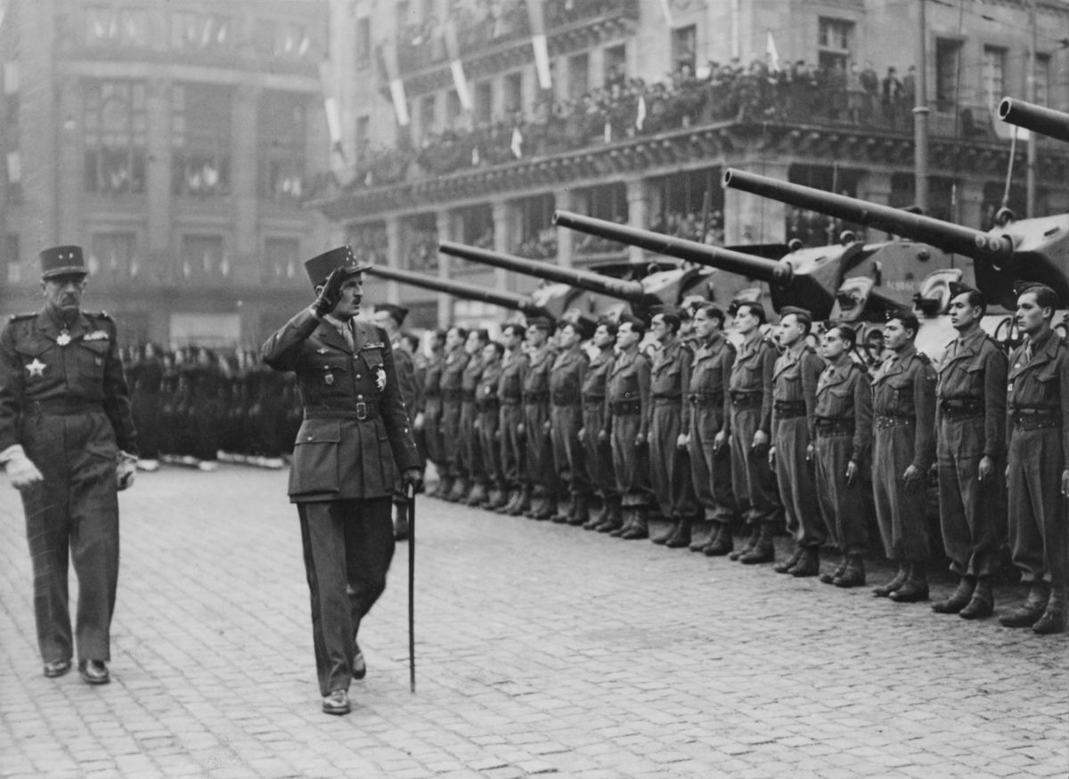 Nhiều người cho rằng, vào thời điểm đó trang bị của Đức Quốc xã quá mạnh so với Pháp. Tuy nhiên, thực tế là Quân đội Pháp khi ấy cũng không hề thua kém nếu không muốn nói là mạnh hơn cả Đức.