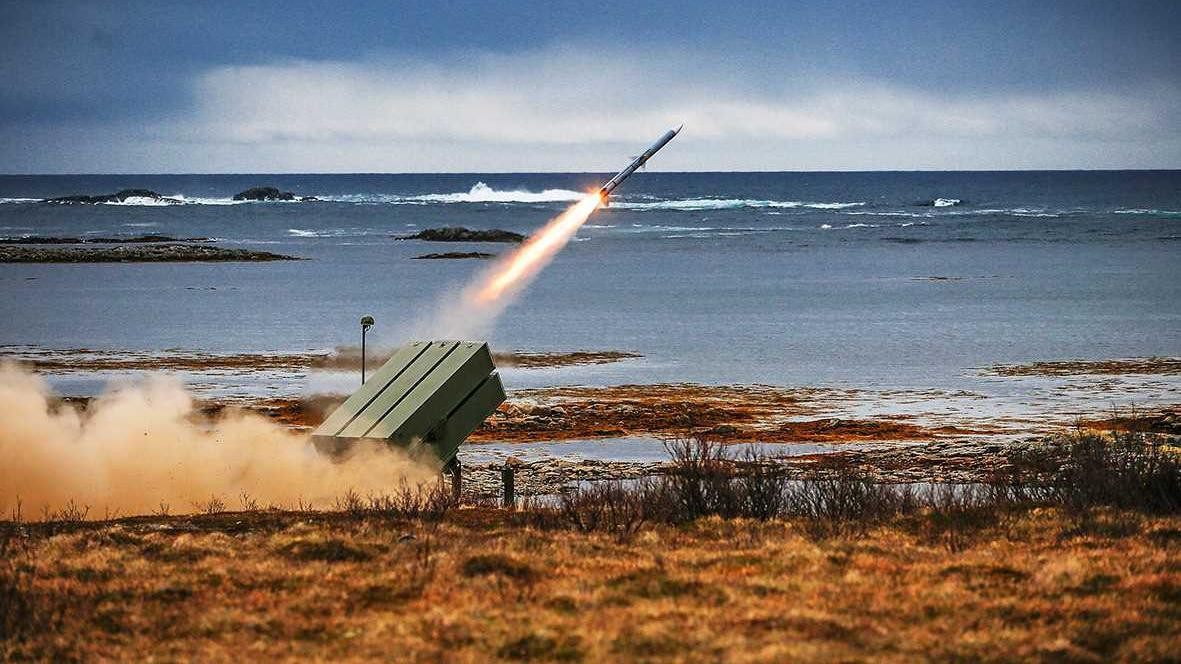 Đợt bán này dự kiến sẽ củng cố khả năng phòng không của Na Uy, đồng thời hỗ trợ các mục tiêu an ninh của Mỹ tại châu Âu. Tên lửa AMRAAM-ER được thiết kế để đánh chặn các mục tiêu ở khoảng cách xa hơn và độ cao lớn hơn, nhờ động cơ tên lửa được cải tiến và các thuật toán điều khiển bay được tối ưu hóa.