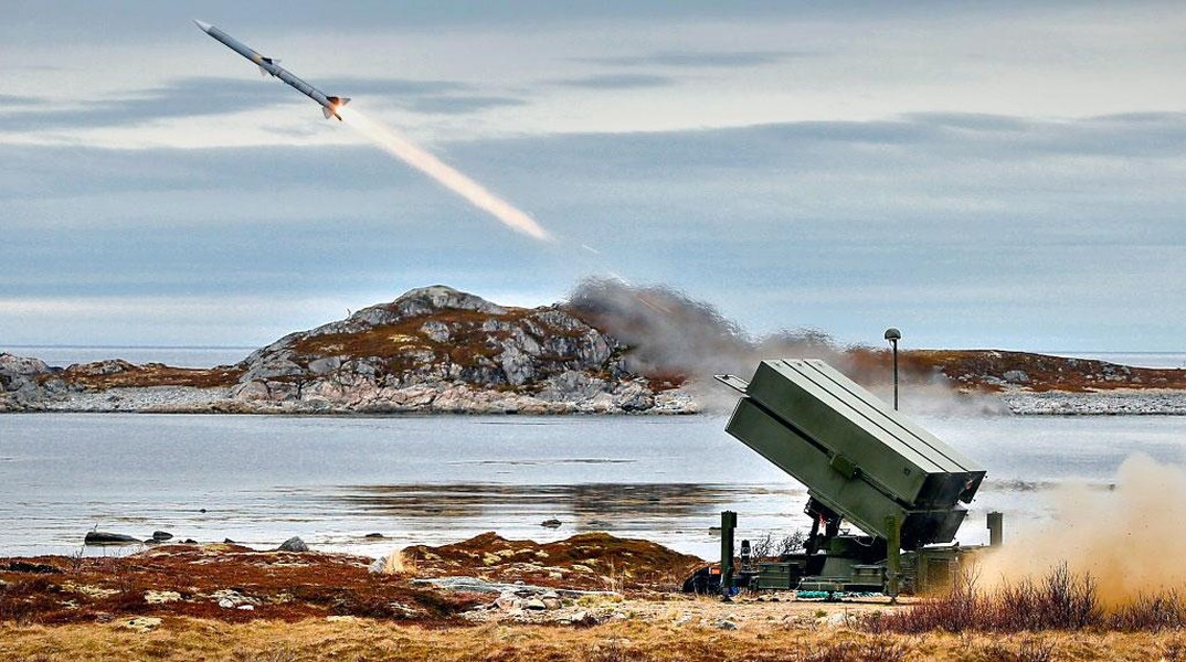 Trước đó NASAMS đã hoạt động từ năm 1994 và được một số quốc gia, bao gồm Mỹ, Tây Ban Nha và Australia, sử dụng để bảo vệ các tài sản có giá trị cao và các khu vực đông dân khỏi nhiều mối đe dọa từ trên không.