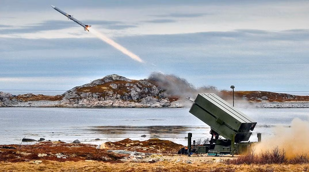 Trước đó NASAMS đã hoạt động từ năm 1994 và được một số quốc gia, bao gồm Mỹ, Tây Ban Nha và Australia, sử dụng để bảo vệ các tài sản có giá trị cao và các khu vực đông dân khỏi nhiều mối đe dọa từ trên không.