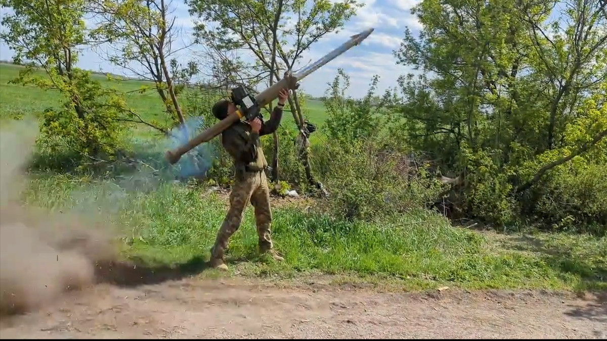 Ông cũng nhắc đến các cuộc tấn công tên lửa gần đây của Nga vào các thành phố của Ukraine như Poltava và Lviv. Những tên lửa mới do Anh sản xuất và viện trợ sẽ giúp Ukraine bảo vệ người dân, cơ sở hạ tầng và lãnh thổ của mình.