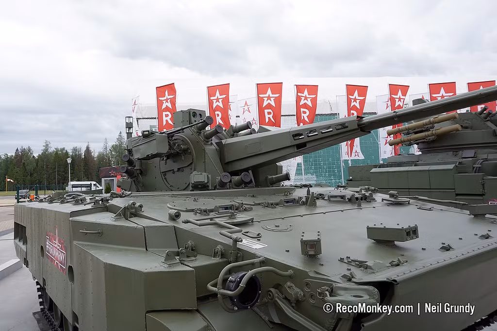 Hệ thống phòng không Derivatsiya tích hợp các hệ thống phát hiện và theo dõi thụ động, sử dụng thiết bị ngắm nhiệt thay vì radar để phát hiện và theo dõi các mục tiêu trên không.