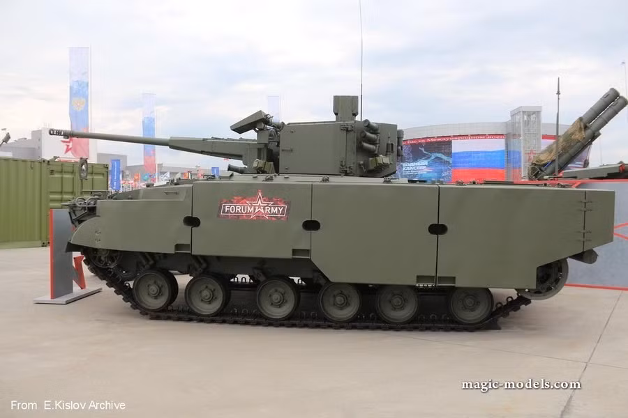 Pháo được trang bị tổ hợp chống tăng Kornet, súng phòng không 12,7mm. Tốc độ của xe trên đường nhựa 70km/h, tốc độ bơi 10km/h, dự trữ hành trình 600km, pháo có thể vượt chướng ngại cao 0,8m, hào 2,5m; kíp xe 3 thành viên.