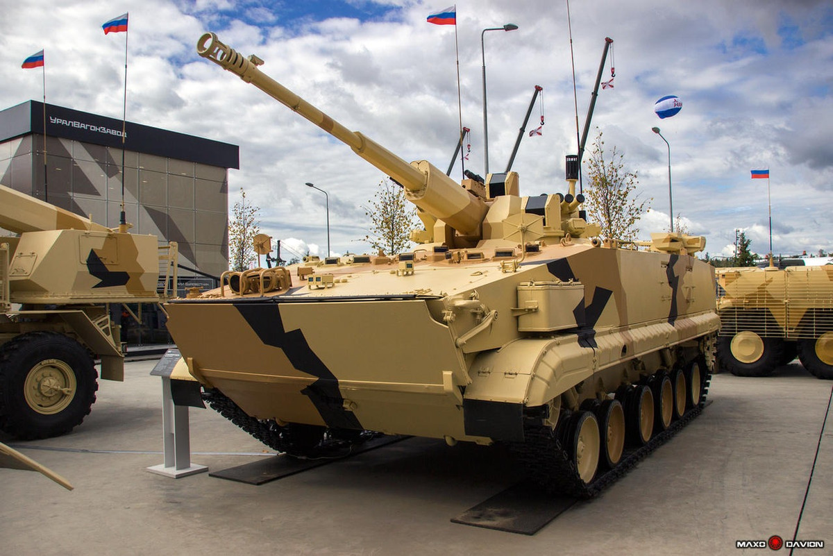 Một điểm đặc biệt của khẩu pháo chính của Derivatsiya là tính mô đun của nó, có thể được lắp đặt trên cả các nền tảng hạng nặng, dưới dạng bệ hoặc xe thiết giáp bánh xích hạng nặng, cũng như trên xe chiến đấu bộ binh BRM-3 hoặc xe trinh sát BRM-3K.