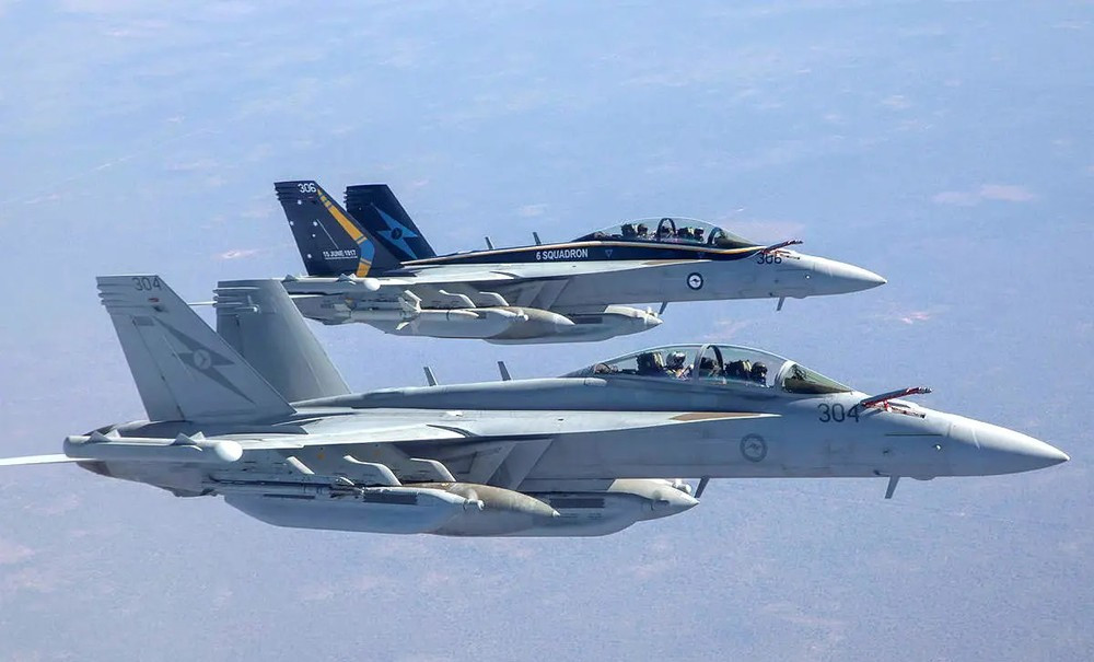 Tên lửa thế hệ thứ năm này có những cải tiến đáng kể so với các phiên bản trước, bao gồm một đầu dò hồng ngoại tiên tiến với khả năng ngắm mục tiêu chính xác, cho phép phi công khóa mục tiêu và tấn công mục tiêu ở góc rộng hơn và khoảng cách xa hơn.