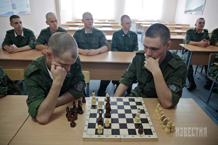 Đây là cách để họ duy trì sự cân bằng giữa học tập, huấn luyện và giải trí, đồng thời chuẩn bị tốt nhất cho nhiệm vụ bảo vệ tổ quốc trong tương lai.