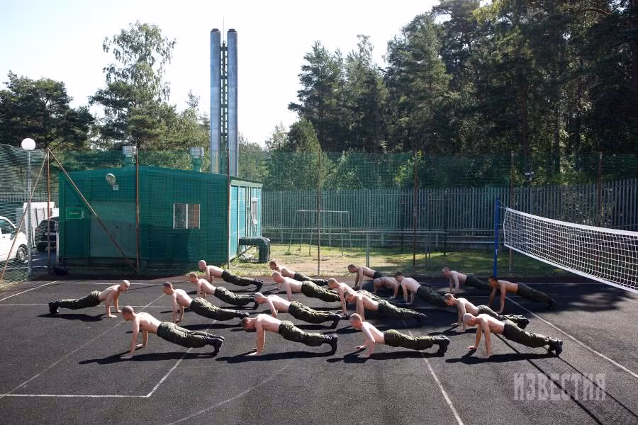 Quân đoàn không chỉ tập trung vào kiến thức lý thuyết mà còn chú trọng đến các kỹ năng thực tiễn và rèn luyện thể chất, nhằm đảm bảo các học viên sẵn sàng cho nhiệm vụ quan trọng trong việc bảo vệ biên giới quốc gia.