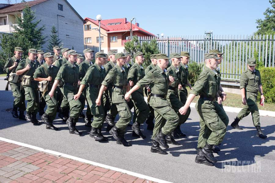 Các học viên được chia thành các nhóm học tập, mỗi nhóm không vượt quá 25 người. Để đảm bảo thể lực và sự sẵn sàng chiến đấu, việc rèn luyện thể chất được chú trọng đặc biệt.