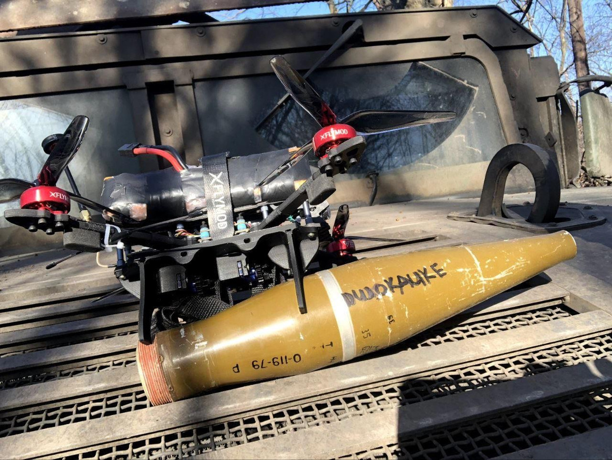 Sau đó, các UAV cảm tử sẽ cất cánh và tấn công các mục tiêu được phát hiện. Một số UAV tấn công mới được giới thiệu như UAV Shegol (Goldfinch) có khả năng mang tải trọng chiến đấu lên tới đến 2kg, UAV Rusak có tải trọng 3kg, mang theo đạn RPG-7.