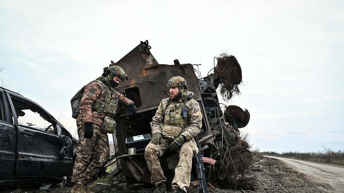 Được biết, sau khi Quân đội Nga phát động đợt tấn công mới vào Chasov Yar vào ngày 5/5, họ đã ngay lập tức triển khai một số lượng lớn máy bay chiến đấu ném bom tấn công các huyết mạch giao thông gần Chasov Yar nhằm ngăn chặn lực lượng tiếp viện và hậu cần của Quân đội Ukraine.