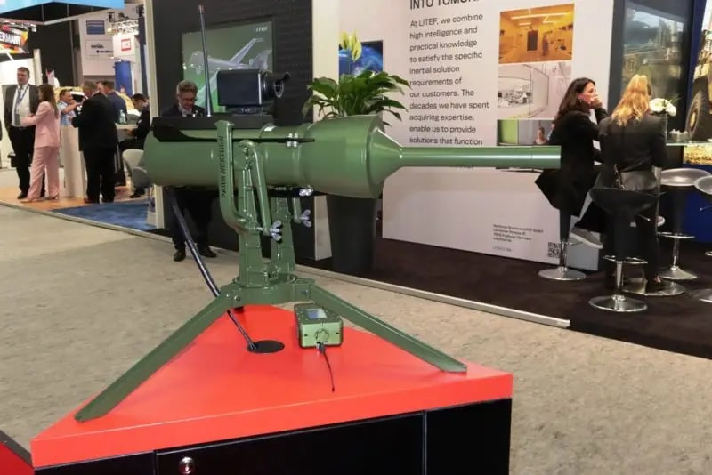 Khi phương tiện cuối cùng rời đi, bãi mìn vẫn an toàn và có thể được kích hoạt để đối phó với các đơn vị đối phương tiến công. Việc điều khiển bằng sóng vô tuyến không chỉ đảm bảo an toàn mà còn tạo ra khả năng bẫy đối phương, kích hoạt mìn vào các thời điểm khác nhau để gây thiệt hại tối đa.