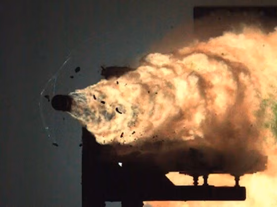 Không giống như các loại vũ khí chống tăng truyền thống dựa vào thuốc súng, đạn động học tốc độ cao có khả năng gây sát thương chết người ngay cả khi tiếp xúc sượt qua. Phương pháp phóng của các loại đạn này rất đa dạng, giúp mở rộng sát thương trong nhiều tình huống khác nhau.