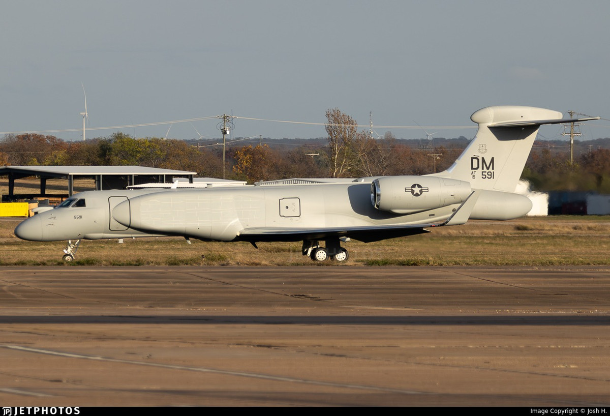 EA-37B Compass Call được xem là một nền tảng tác chiến điện tử trên không, tiên tiến mà Không quân Mỹ đang cần. Nó được chế tạo dựa trên phiên bản cải tiến của máy bay phản lực Gulfstream G550. Ảnh: Jetphotos.