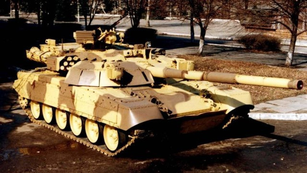 Các hoạt động nghiên cứu đối với chiếc xe tăng chiến đấu chủ lực T-72AG mua lại từ Ukraine được thực hiện bởi những binh sĩ thuộc Tiểu đoàn Tình báo quân sự số 203 của Lục quân Mỹ.