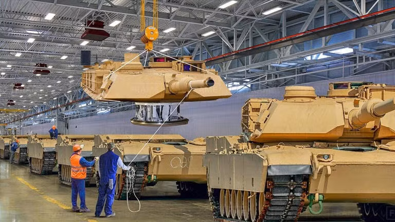 Một thông tin quan trọng khác cũng liên quan đến xe tăng Abrams, theo EurAsian Times, Bộ trưởng Kinh tế Romania Radu Oprea tuyên bố Romania muốn trở thành nhà sản xuất đạn dược hàng đầu cho xe tăng Abrams của Mỹ.