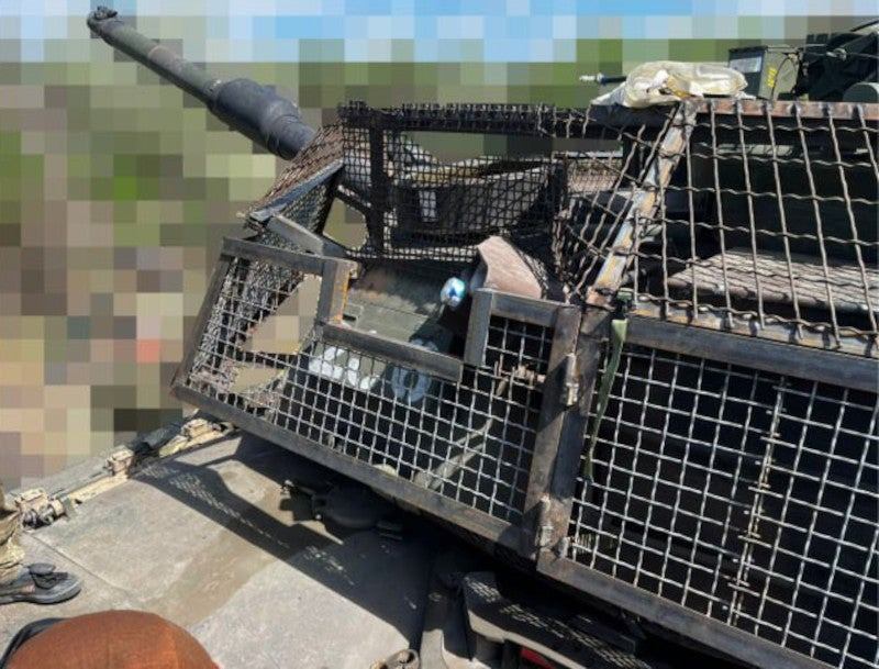 Những sửa đổi này là một phần trong sáng kiến của Tập đoàn Metinvest có trụ sở tại Ukraine, tập đoàn nổi tiếng chuyên về khai thác và sản xuất thép, tập đoàn này đã công bố triển khai các lá chắn bọc thép mới cho xe tăng của Quân đội Ukraine vào cuối tháng 5 vừa qua. Ảnh: The War Zone.